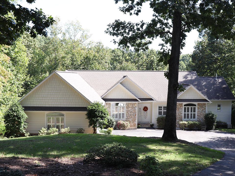 1st image of 465 Island Pointe Ln