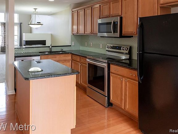 5th image of 3034 Camden Dr #1