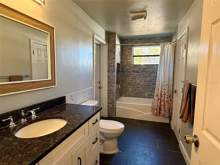 4313 S Hubert Ave — Photo 12
