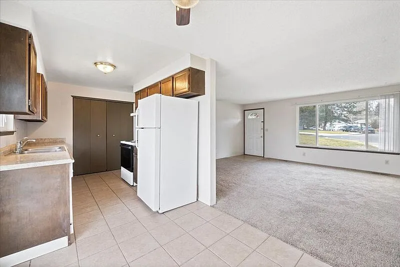 3 bed, 1.0 bath, 1008 sqft, $2,100 — Photo 3