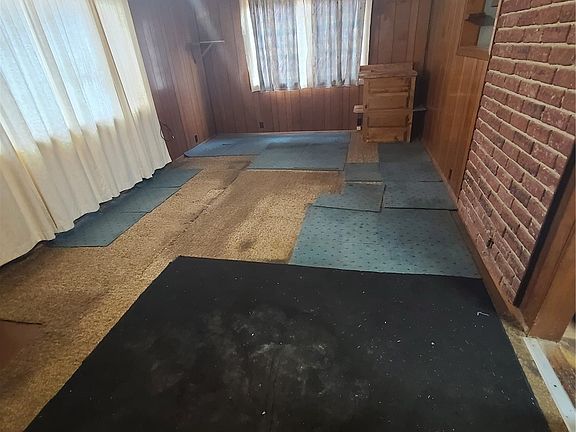 3rd image of 9319 Portland Avenue E