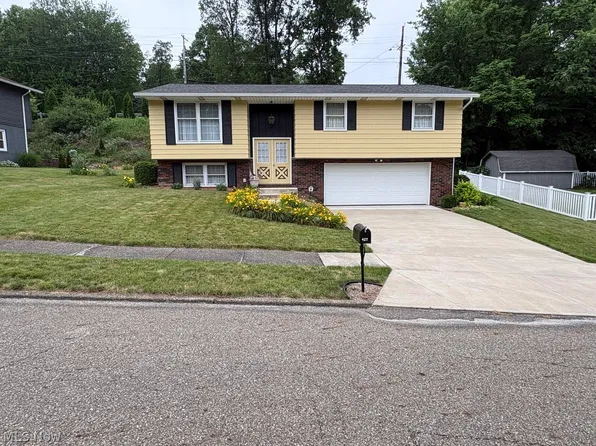 427 Shawnee Dr, Dover, OH 44622