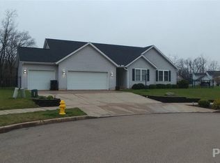 100 Parkedge Ct, East Peoria, IL 61611