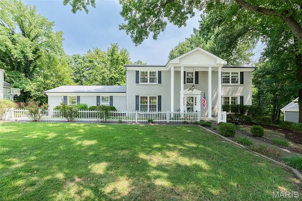 4 bed, 3.5 bath, 3725 sqft, $3,795 — Photo 1