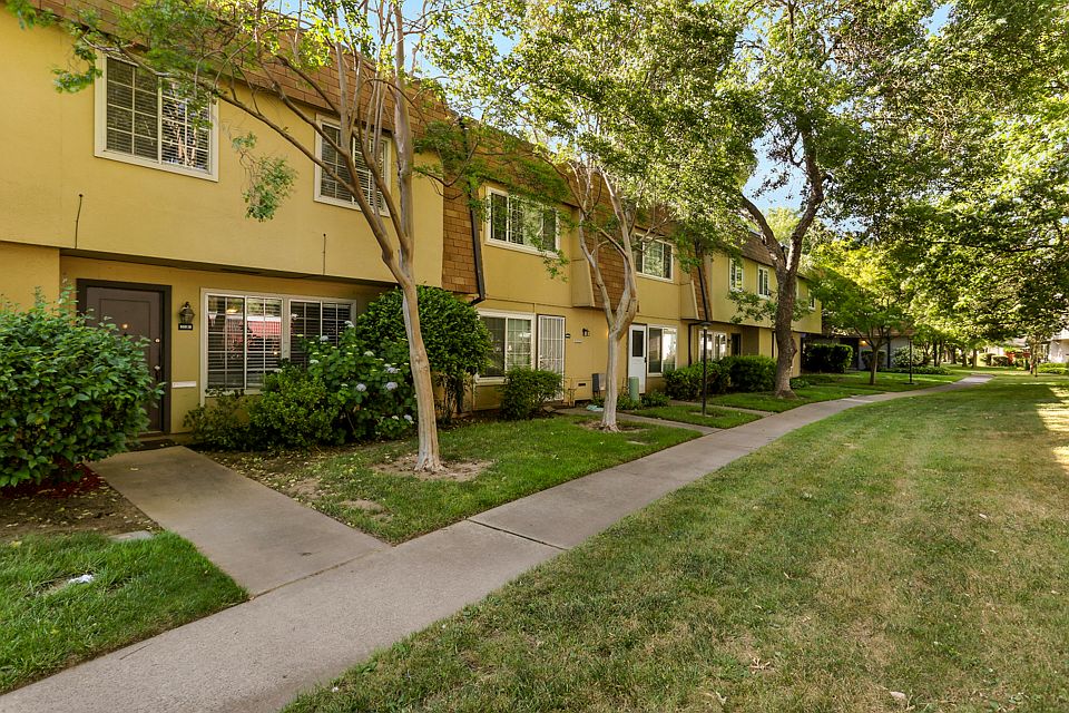 1st image of 8883 Salmon Falls Dr APT B