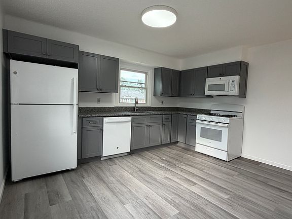 4th image of 5 Saybrook Dr #B