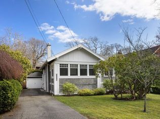 1175 Saint Patrick St, Oak Bay, BC V8S 4Y3