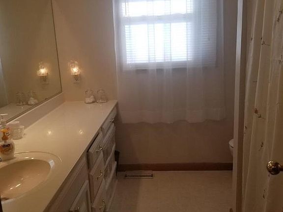 3rd image of 5424 Canterbury Ln Unit 5424