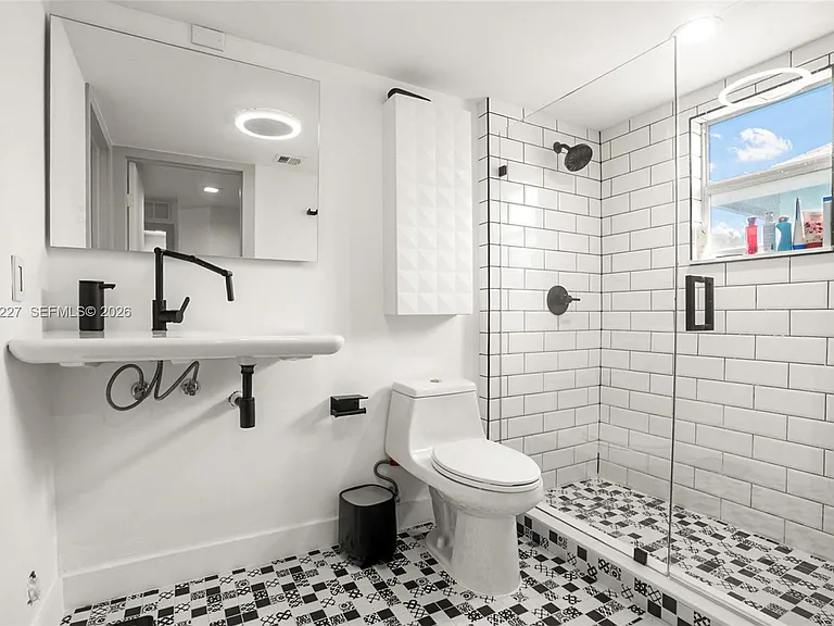 455 NW 19th Ln — Photo 13