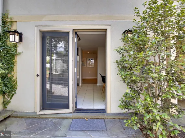 3223 1st St N, Arlington, VA 22201