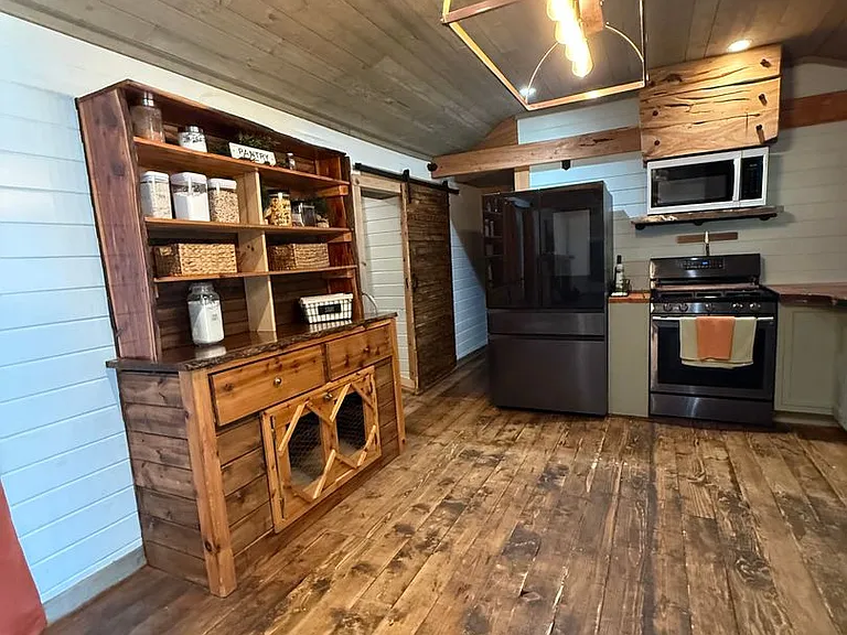 2723 Tin Top Rd — Photo 4