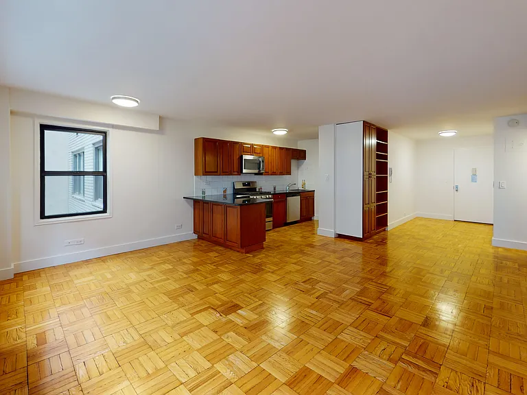 220 E 63rd St #4K — Photo 4
