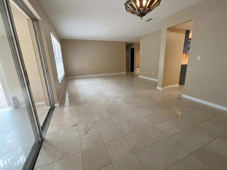208 Shady Holw — Photo 4