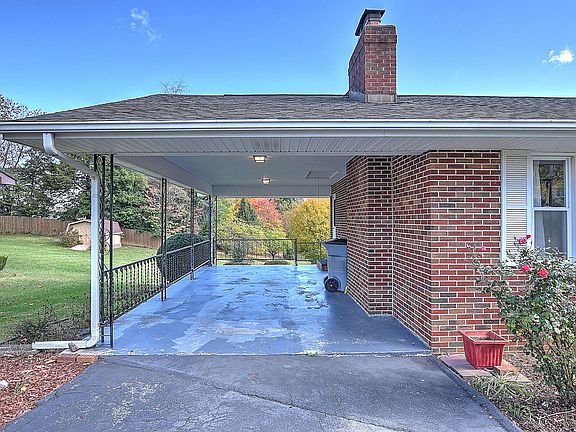 3rd image of 134 Hermitage Dr