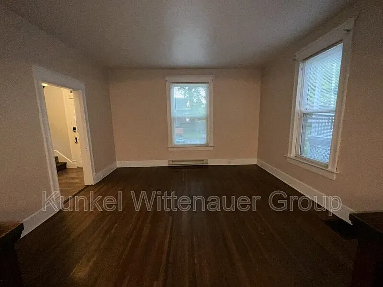 720 E D St — Photo 3