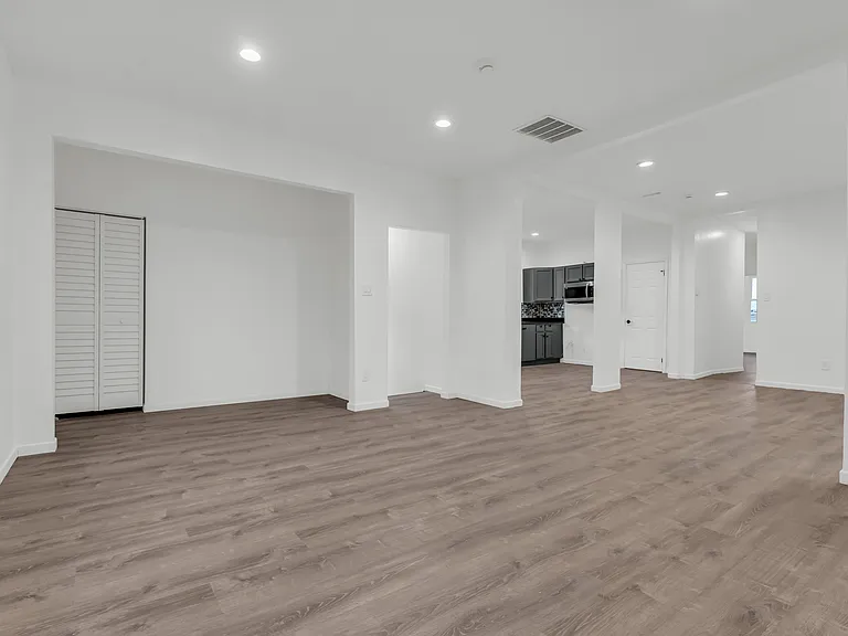 3351 Fullerton St — Photo 10