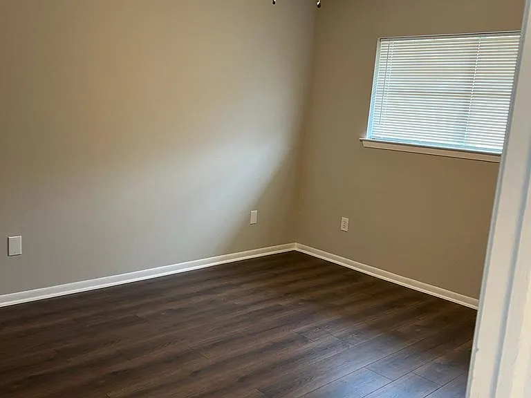 1412 Avenue C — Photo 20