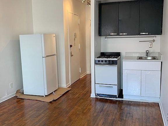 3rd image of 76 Mulberry St #B5