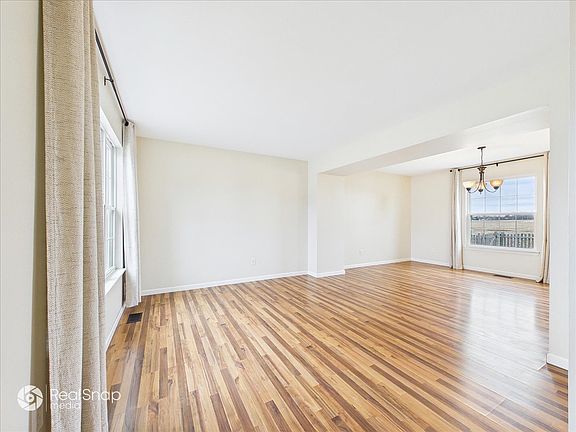 3rd image of 830 Spring Meadow Ln