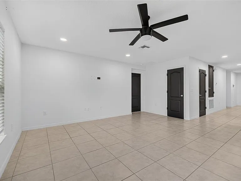 1097 Augustus Dr — Photo 46