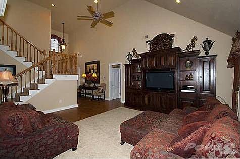 4th image of 1600 Emerald Green Ln