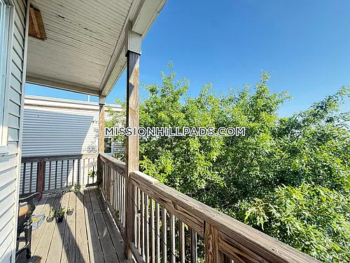 50 Fisher Ave Photo 1