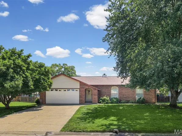 216 Botanical Dr, Belleville, IL 62226