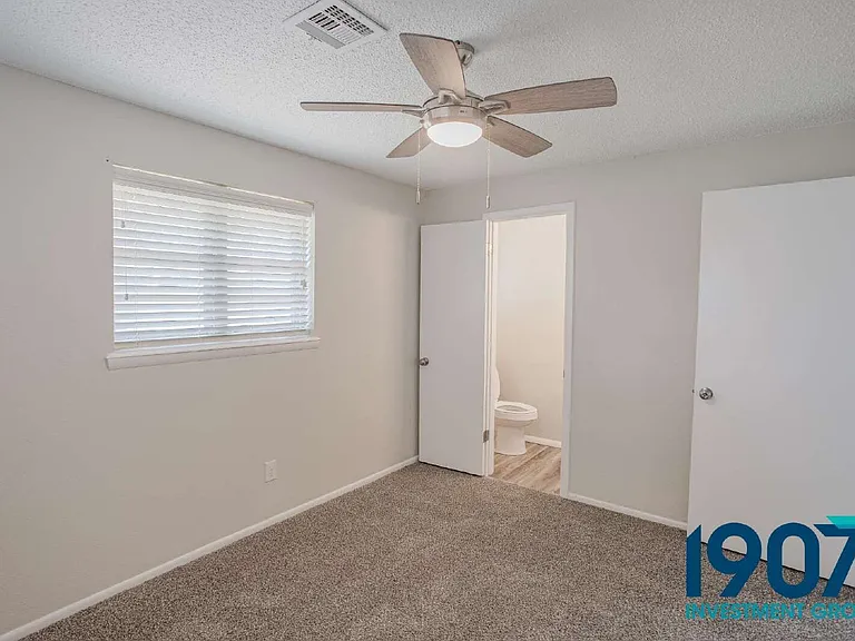 725 Butler St — Photo 17