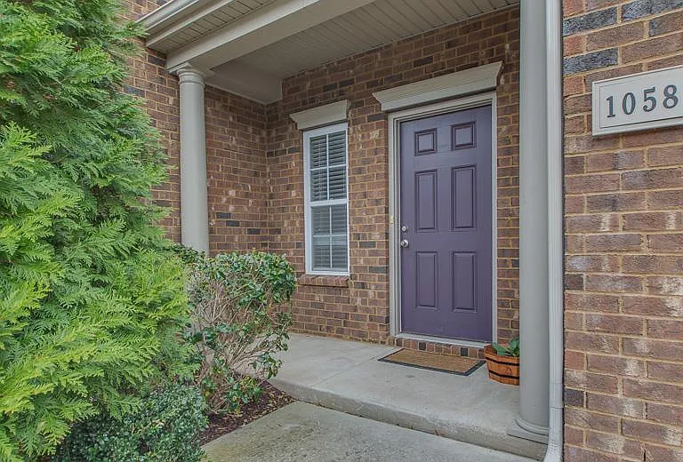 1058 Ashmore Dr — Photo 3