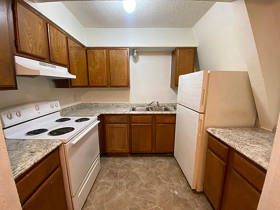 5th image of 2401 SW 43rd St APT 3