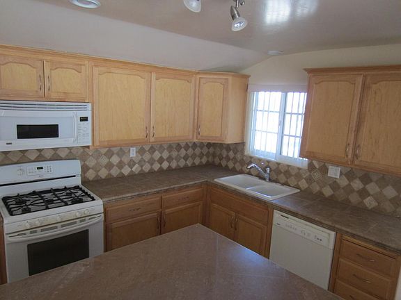 3rd image of 3024 Montano Dr