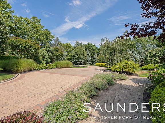 2nd image of 24 Parrish Pond Ln