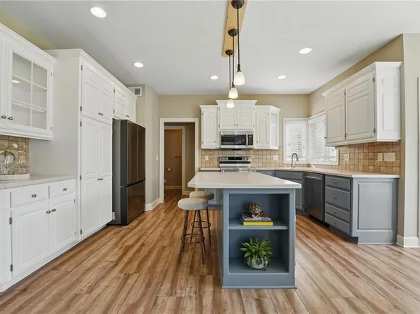 4904 W 162nd St, Overland Park, KS 66085