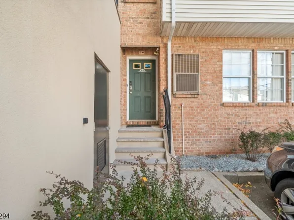 76 Union St #1A, Newark, NJ 07105