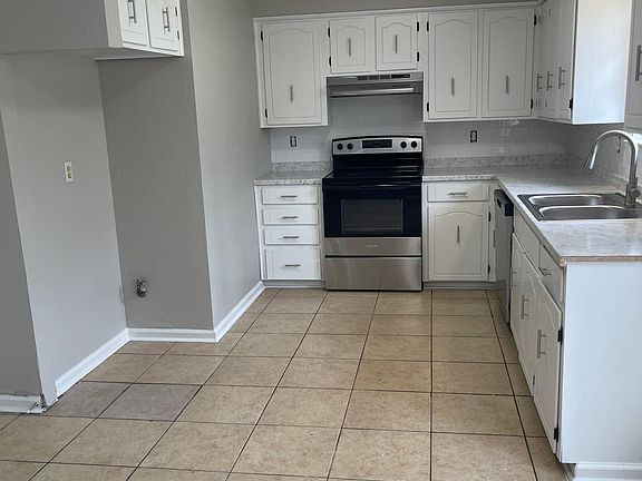 2nd image of 28 Valerie Ct