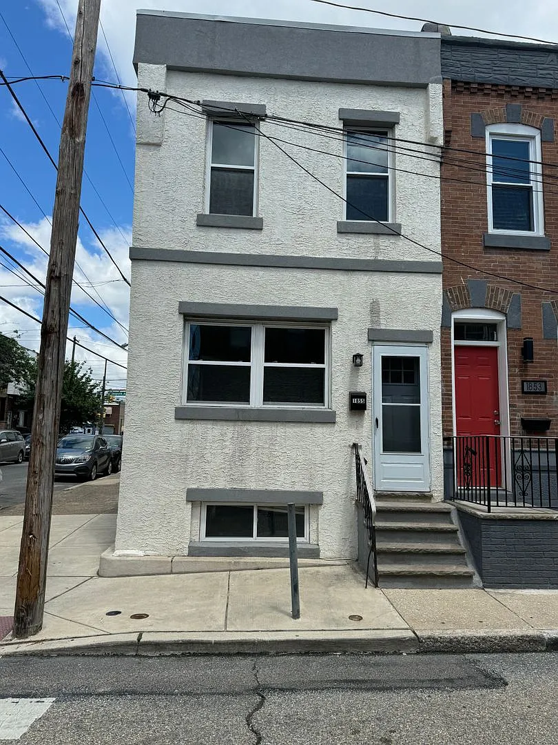 Prime South Philadelphia Townhouse — Photo 1