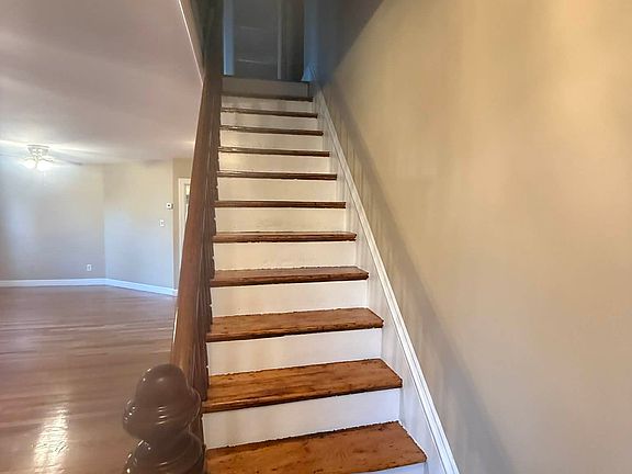 3rd image of 232 Nahatan St