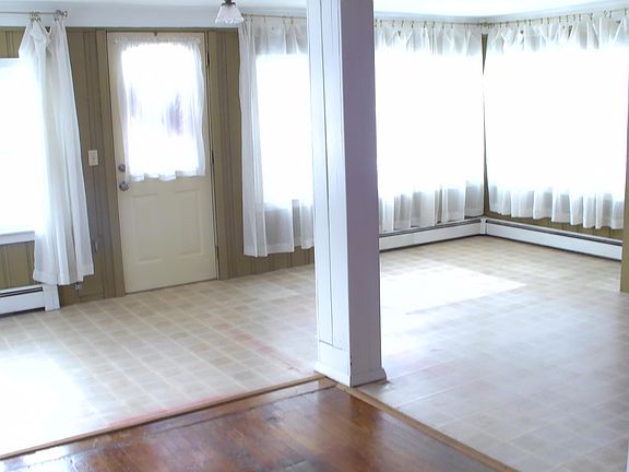 5th image of 48 Broad St S