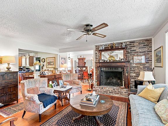 5th image of 1620 Poe Ave