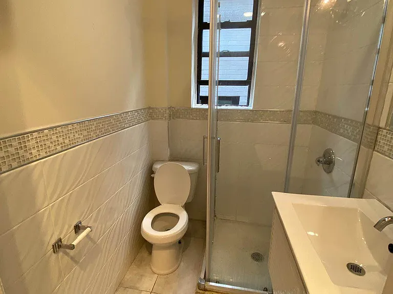 540 E 5th St #20 — Photo 11