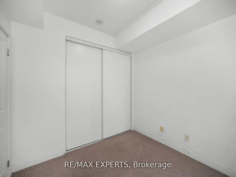 18 Yorkville Ave S #903 — Photo 9