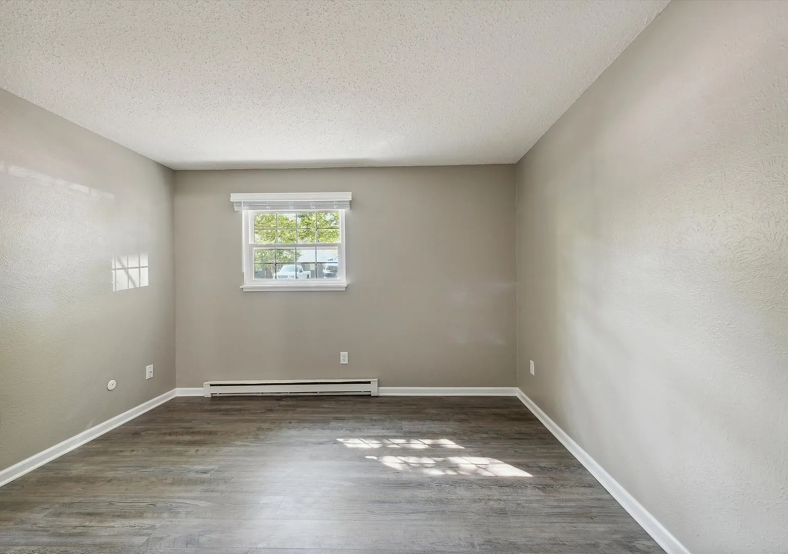 4013 Harvest Ln — Photo 2