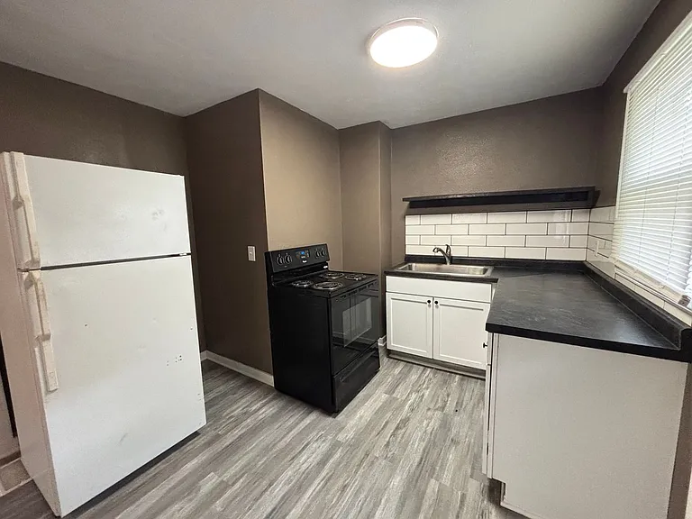 4520 Lafayette Ave — Photo 9