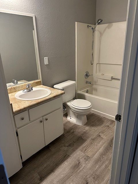 1st image of 215 Wilbur Ave #24