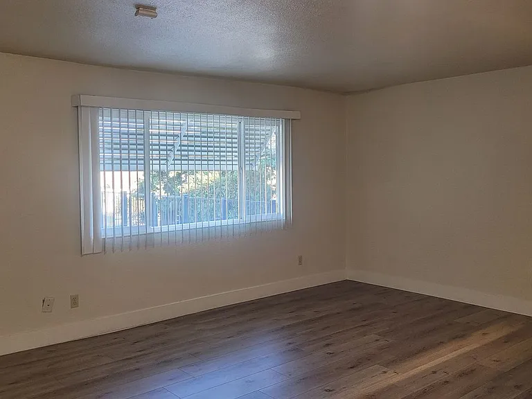 Cedarwood Apartments — Photo 4