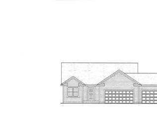 714 Deer Woods Dr, Davenport, IA 52802