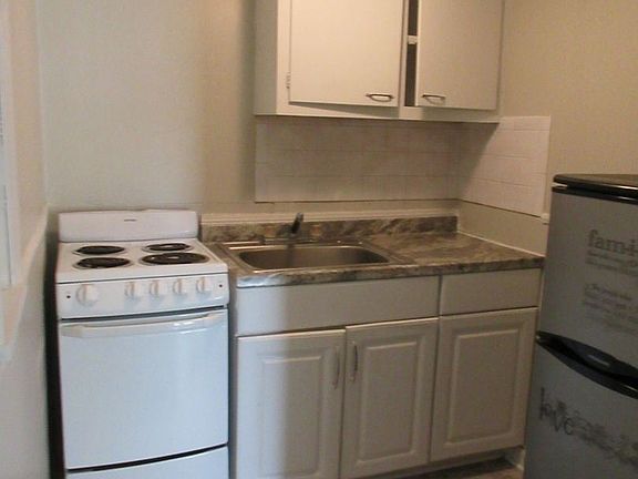 2nd image of 812 Grafton St APT 814