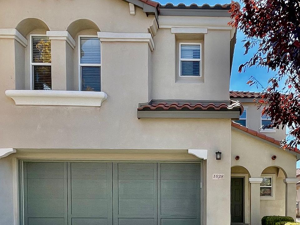 1st image of 1028 Waterfall Dr NE