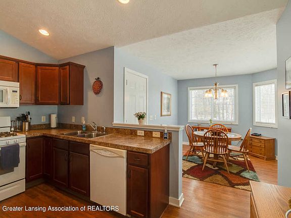 4th image of 328 Barrington Cir #30