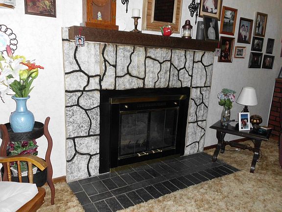 5th image of 105 Alma St